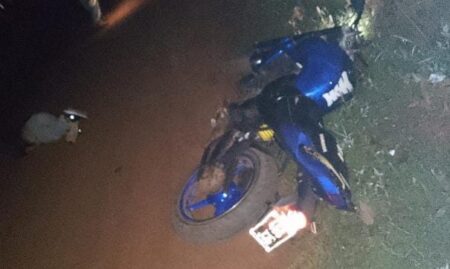 Motociclista volcó y falleció en un camino vecinal de Puerto Libertad imagen-5