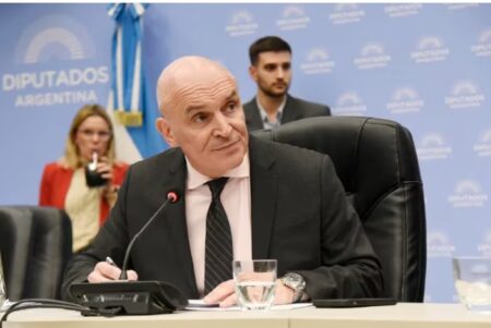 Marcha atrás del gobierno nacional: ahora dice que las Provincias deberán ajustar U$D 20 mil millones y no U$D 60 mil millones imagen-4