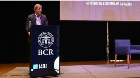 Luis Caputo: “No va a haber crisis económica, ese riesgo está eliminado” imagen-4