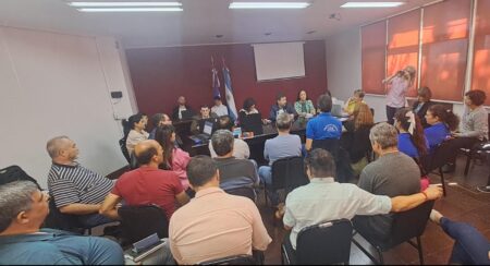 Paritaria Docente: salario inicial de maestro de grado 500 mil pesos; eximición de Ganancias imagen-2