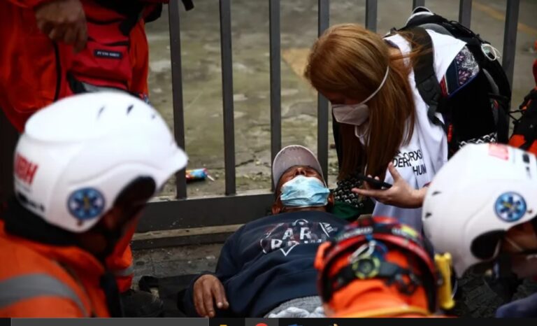 Tensión fuera del Congreso tras represión de las fuerzas de seguridad: hay detenidos y más de 20 heridos imagen-15