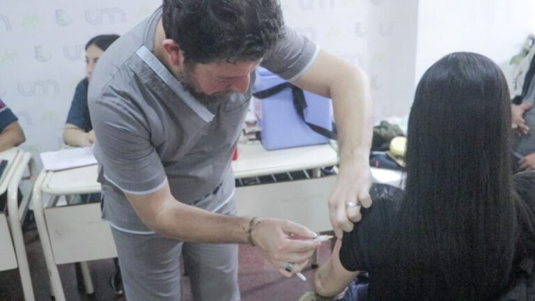 Parque de la Salud: la importancia de la vacunación contra el Dengue en el ámbito universitario imagen-24