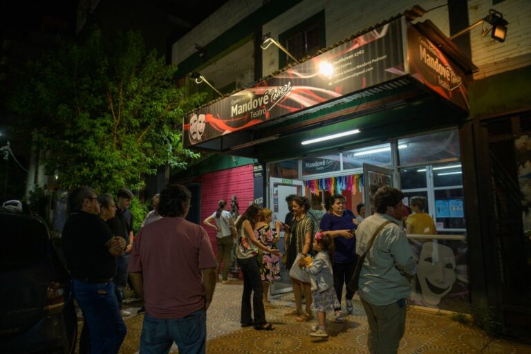 “Muchas veces quisieron que el teatro desaparezca, pero acá estamos” imagen-47