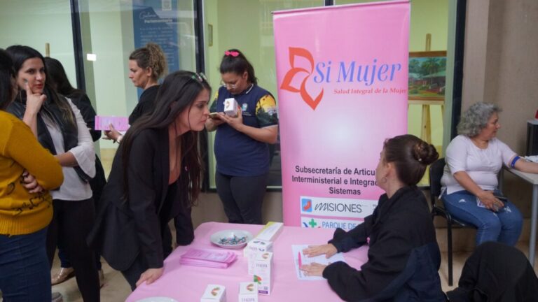 Operativo de Salud Integral en la Legislatura por el "Mes Rosa de la Mujer" imagen-35