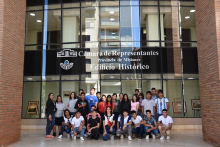 Aprendizaje interactivo: estudiantes profundizan su conocimiento sobre el Poder Legislativo imagen-7