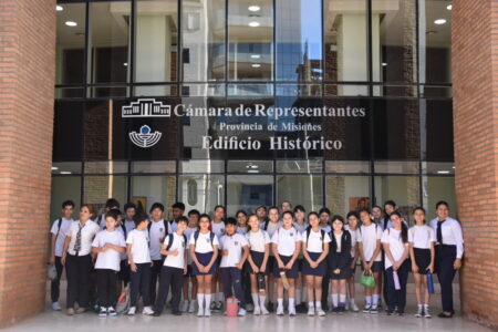 Un acercamiento a la democracia: estudiantes de Posadas conocieron la Cámara de Representantes imagen-2