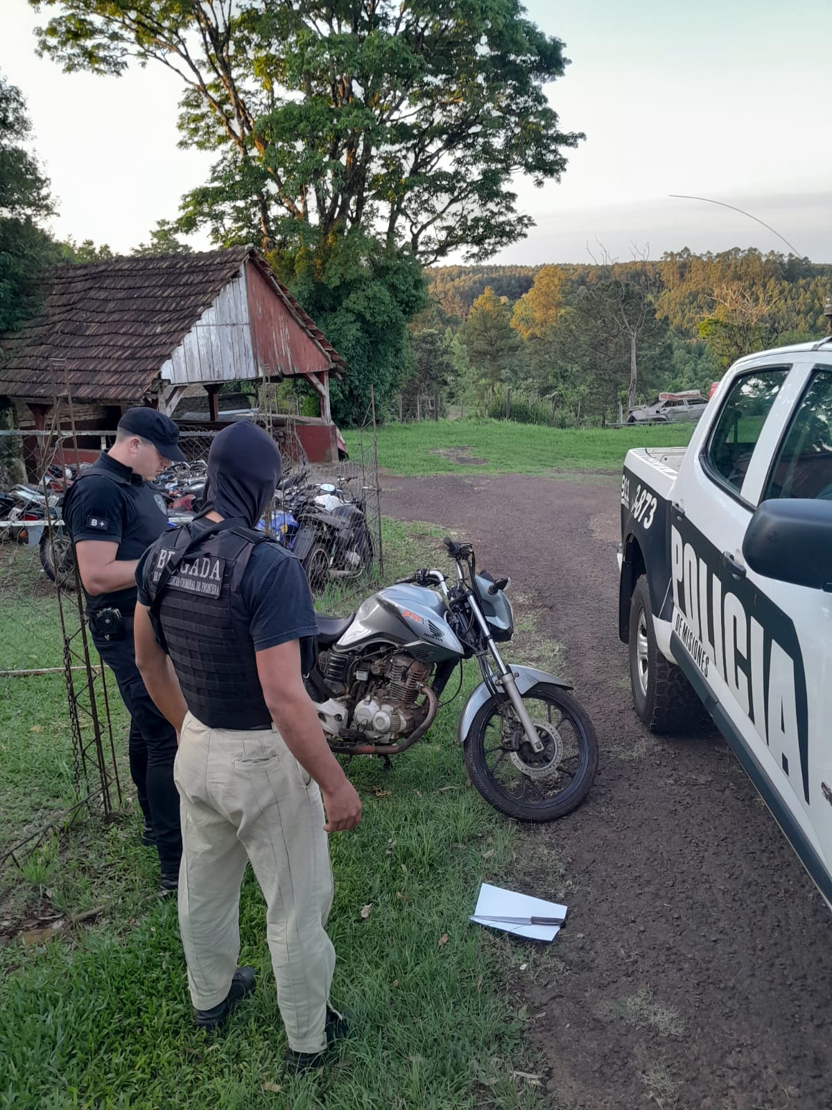 Tres motos recuperadas, droga incautada y personas detenidas en operativos policiales imagen-6