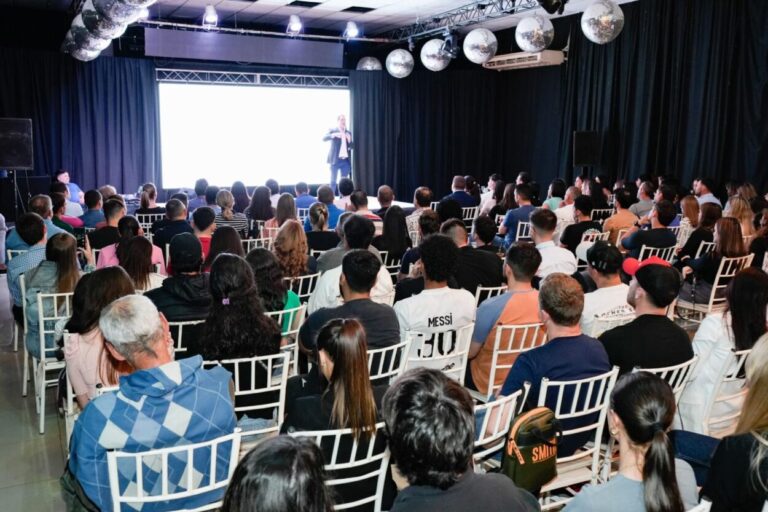 Damián Di Pace disertó en multitudinario encuentro de la Generación Blend en San Vicente imagen-9