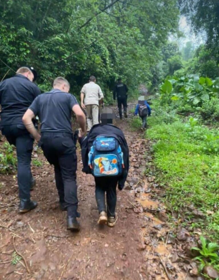 Policías ubicaron a tres niños que desaparecieron en una zona rural de Colonia Aurora imagen-23