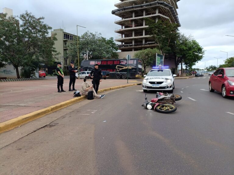 Despistó con su moto y se lesionó imagen-27