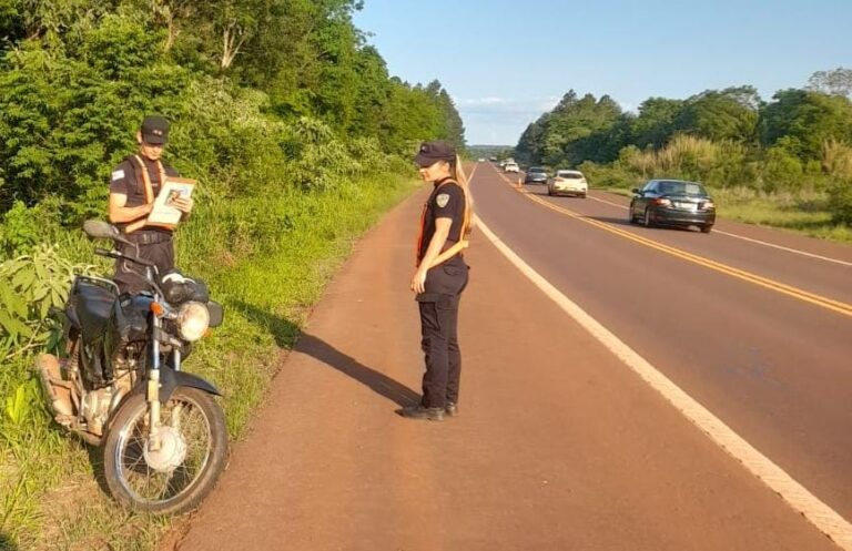 Motociclista y acompañante resultaron heridos tras despiste en la ruta 14 imagen-26