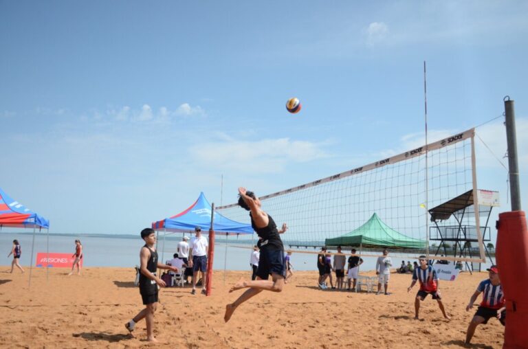 JJ. DD. Misioneros: se disputaron las finales de voley de playa y básquet 3x3 imagen-25