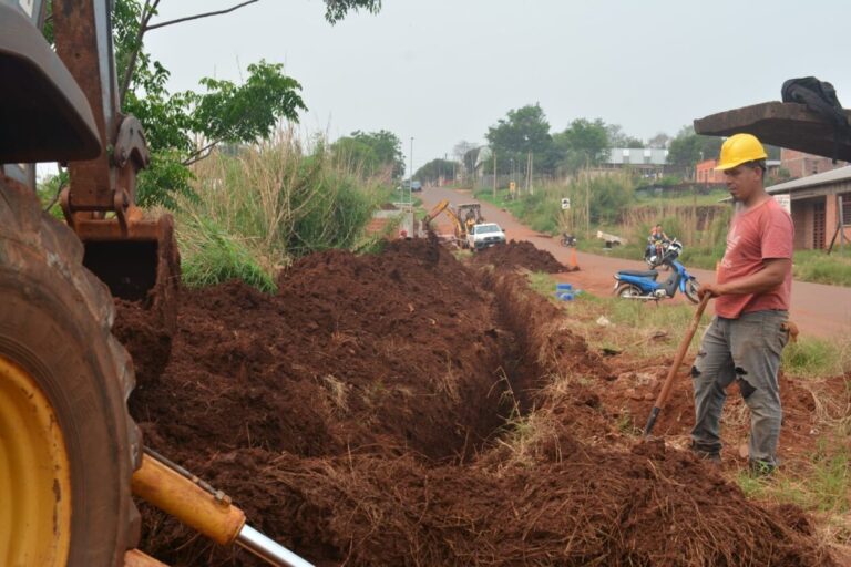 El Gobierno de Misiones amplía la red de agua potable que beneficia a barrios populares de Oberá imagen-27