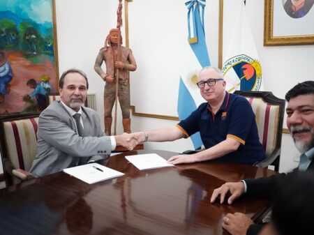 El Gobernador firmó convenio con la OEI para fortalecer proyectos educativos y culturales El Gobernador firmó convenio con la OEI para fortalecer proyectos educativos y culturales imagen-4