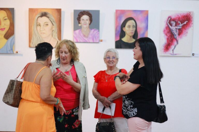 "Pinceladas de Vida": Una Celebración del Arte Femenino, en el Cidade imagen-13