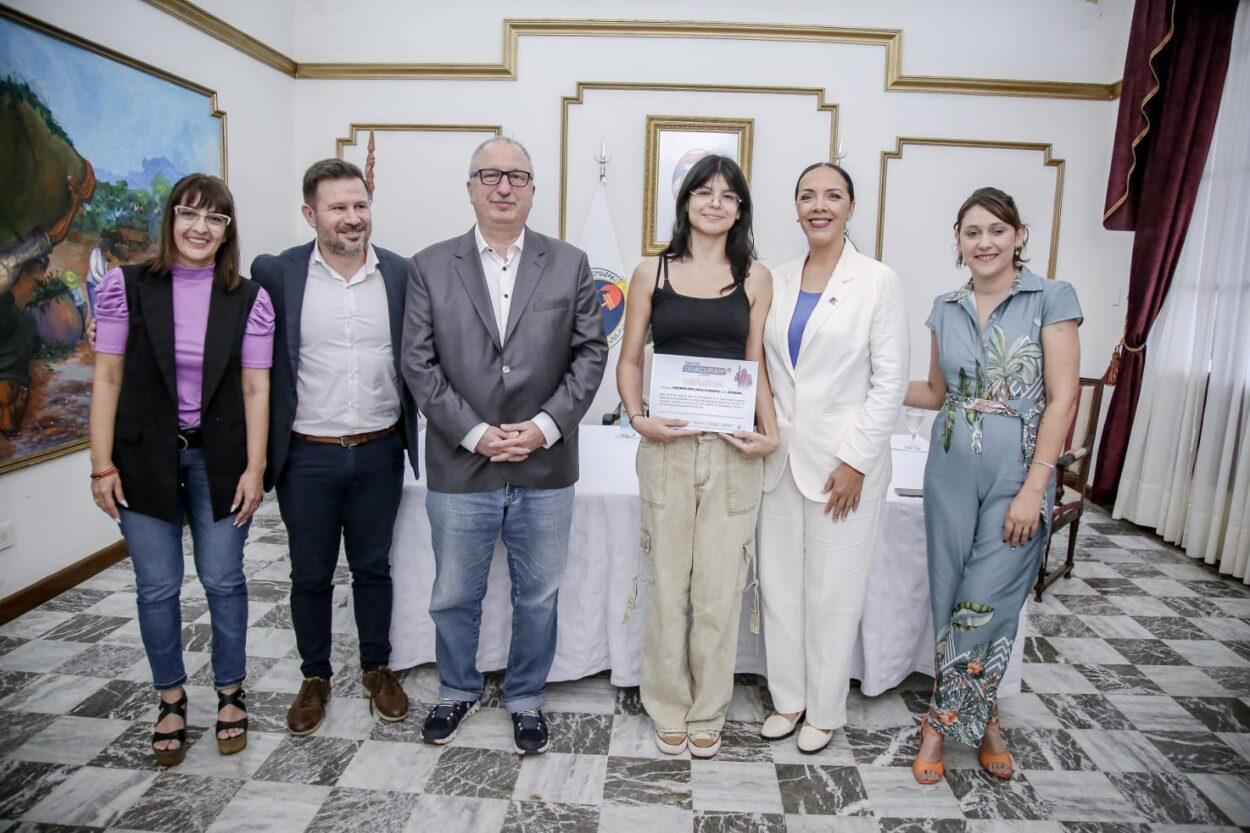 Passalacqua entregó becas "Andrés Guacurarí" a estudiantes misioneros imagen-6