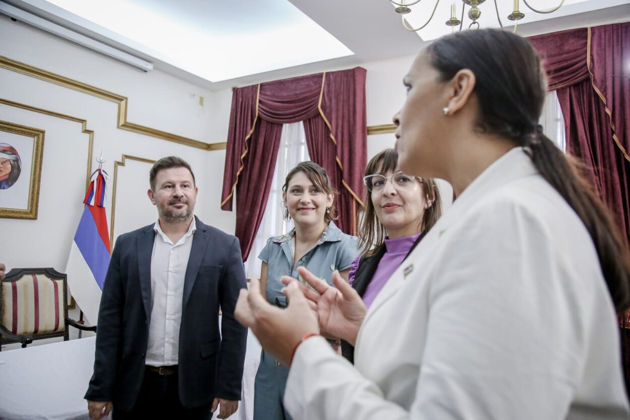 Passalacqua entregó becas "Andrés Guacurarí" a estudiantes misioneros imagen-10