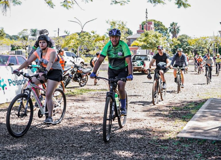 Un centenar de participantes convocó el Cicloturismo Urbano en el Jardín Botánico de Posadas imagen-35