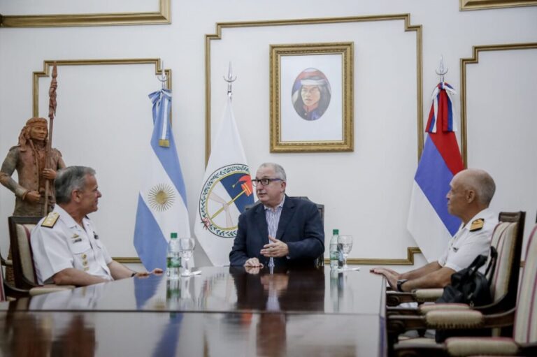 Passalacqua recibió al comandante naval que tiene a su cargo la seguridad de la Hidrovía imagen-29