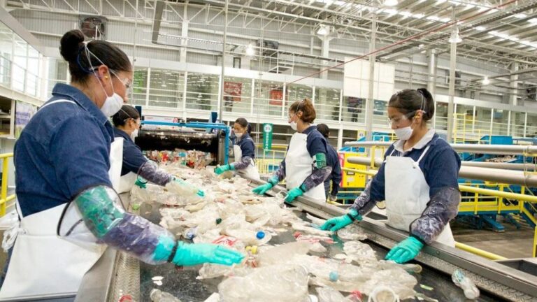 En la Argentina hay más de 2 millones de trabajadores en blanco que están en situación de pobreza imagen-19