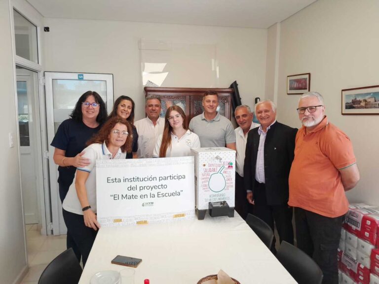 Estudiantes santafesinos de “El Mate en la Escuela” recibieron del Inym un dispenser de agua caliente imagen-32