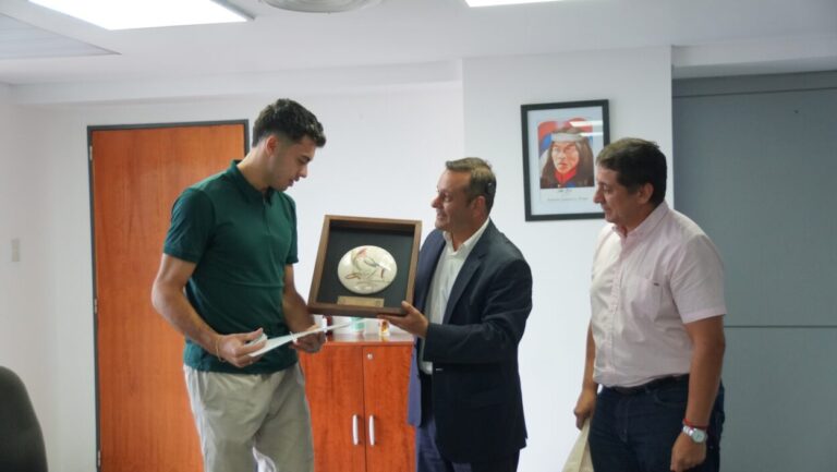 Distinguieron a deportista y a docentes en la Legislatura de Misiones imagen-3