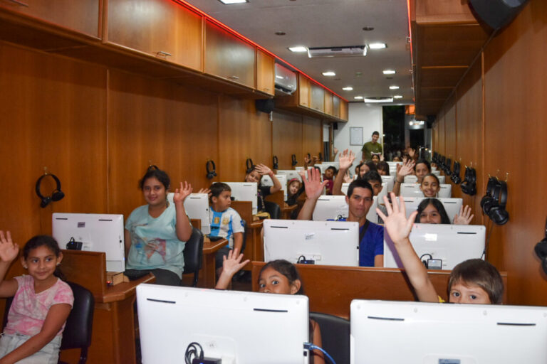 Embajador Legislativo: La tecnología como herramienta de aprendizaje en la XV Expo Región de las Flores imagen-19