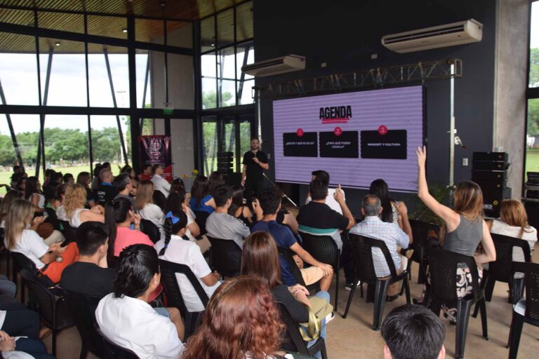 Se puso en marcha el coloquio “Futuro Posadas: Innovación, Educación e Inclusión» Se puso en marcha el coloquio “Futuro Posadas: Innovación, Educación e Inclusión" imagen-12