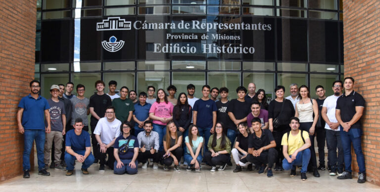 Estudiantes universitarios conocieron la infraestructura tecnológica de la Legislatura misionera imagen-8