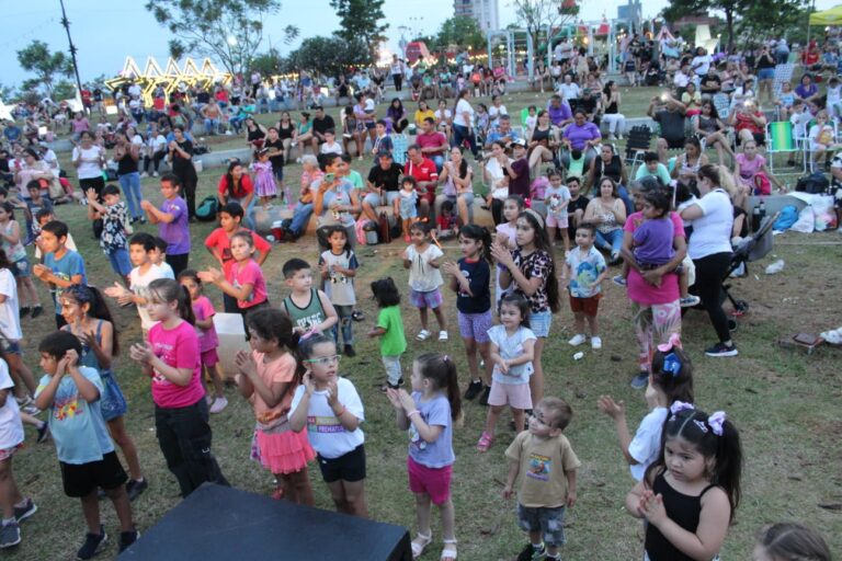 Cerca de 2 mil personas celebraron el cierre de la Semana del Prematuro con la Fundación Pequeños Gigantes imagen-36
