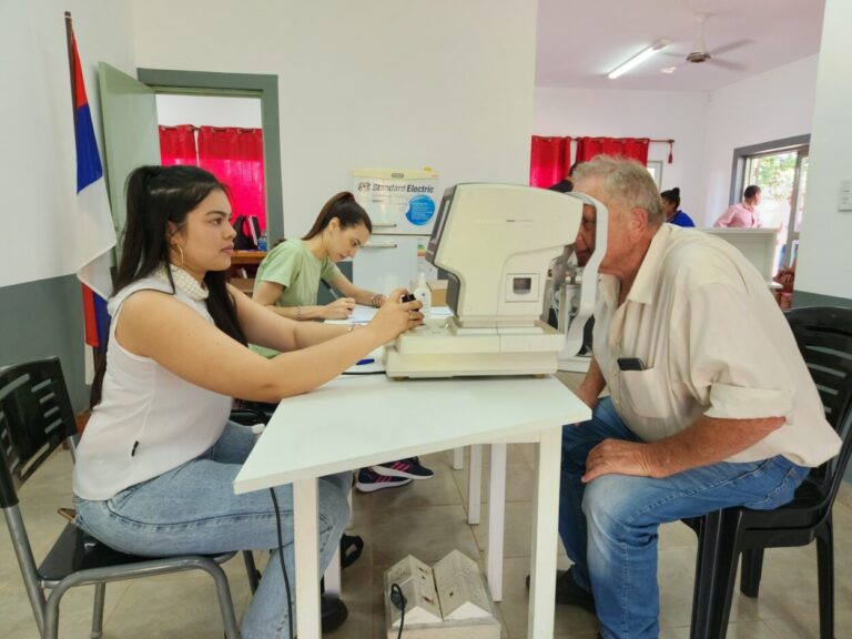 «Mirar Mejor» acercó controles oftalmológicos a vecinos de Arroyo del Medio "Mirar Mejor" acercó controles oftalmológicos a vecinos de Arroyo del Medio imagen-10