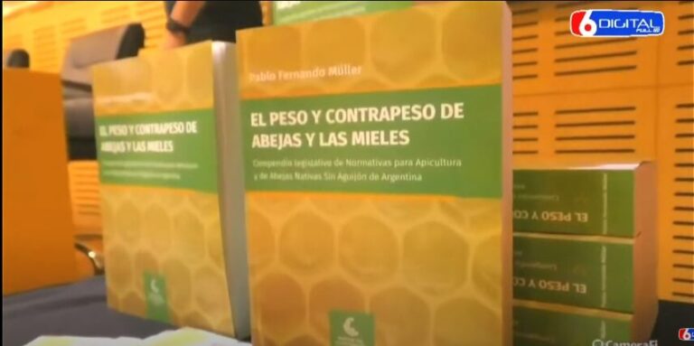 Se realizó la presentación del libro "El peso y contrapeso de las abejas y las mieles" un compendio de leyes que regulan la apicultura imagen-38