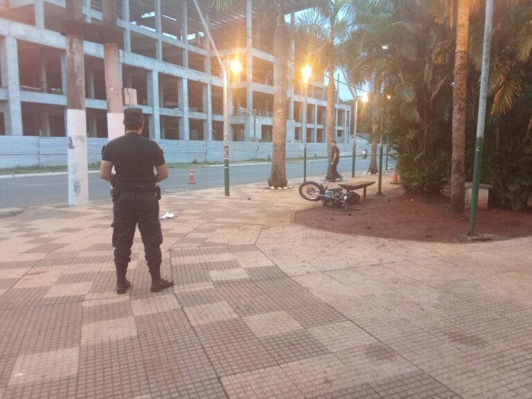 Falleció un motociclista al despistar en Puerto Iguazú imagen-21