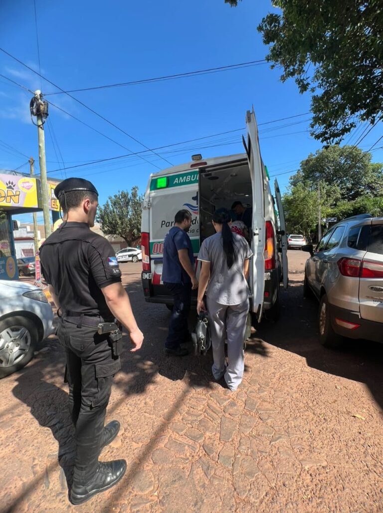 Por el calor, una mujer se descompensó en la calle y debió ser trasladada al Samic Oberá imagen-49