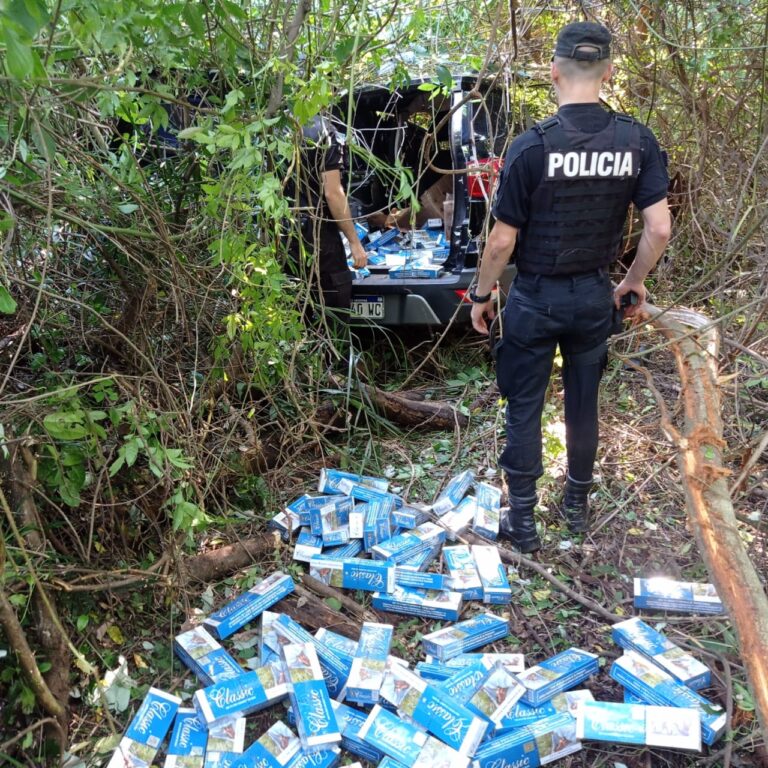 Secuestraron dos vehículos robados, repletos de cigarrillos en Santiago de Liniers Secuestraron dos vehículos robados, repletos de cigarrillos en Santiago de Liniers imagen-11