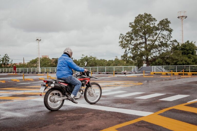 Entregaron cascos a motociclistas para reforzar la seguridad y fomentar la conducción responsable en la ciudad imagen-22