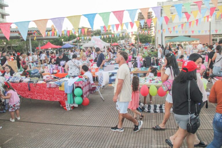 Más de 400 emprendedores participaron en la Feria "Manos Productivas" en la costanera imagen-28