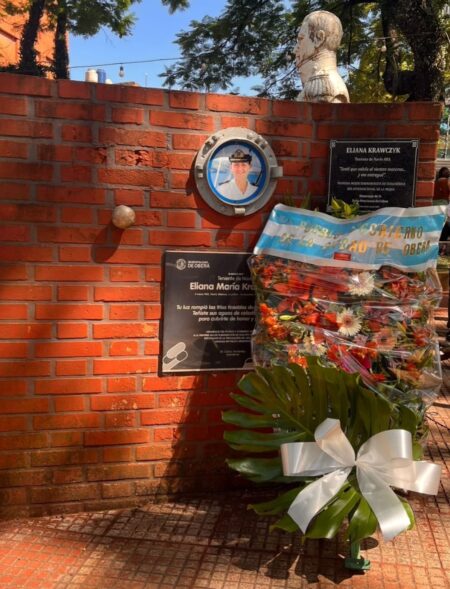Homenaje a la obereña teniente de navío Eliana María Krawczyk Homenaje a la obereña teniente de navío Eliana María Krawczyk imagen-5