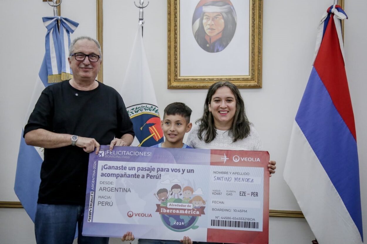 Passalacqua recibió al estudiante misionero Santino Séndez, ganador del concurso nacional y ambiental "Alrededor de Iberoamérica" imagen-2