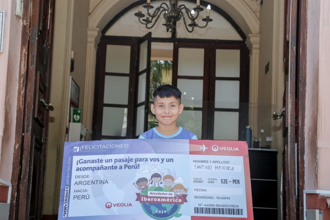 Passalacqua recibió al estudiante misionero Santino Séndez, ganador del concurso nacional y ambiental "Alrededor de Iberoamérica" imagen-4