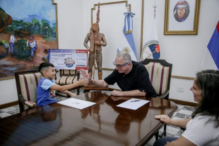 Passalacqua recibió al estudiante misionero Santino Séndez, ganador del concurso nacional y ambiental "Alrededor de Iberoamérica" imagen-31