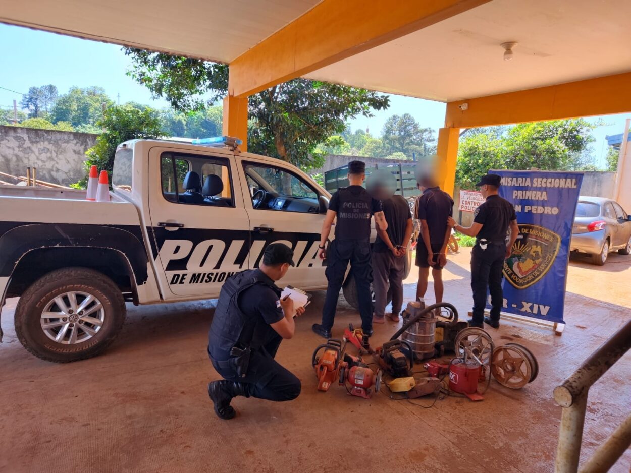 Tres hombres detenidos, cinco menores demorados y bienes recuperados en Misiones imagen-4