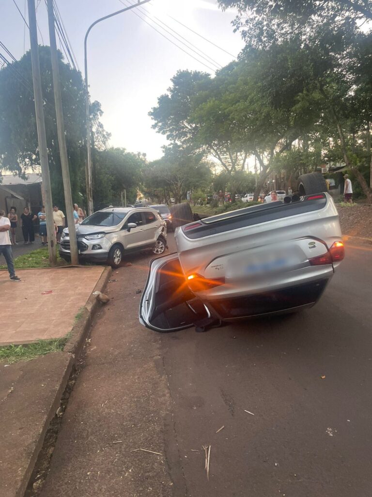 Posadas: Siniestro vial y vuelco en Avenida 115 dejo una persona lesionada  imagen-11