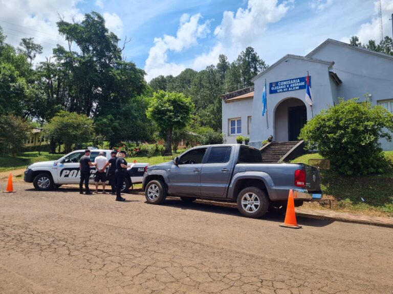 Lo arrestaron ebrio y con una camioneta robada: protagonizó una accidente en Andrade imagen-19