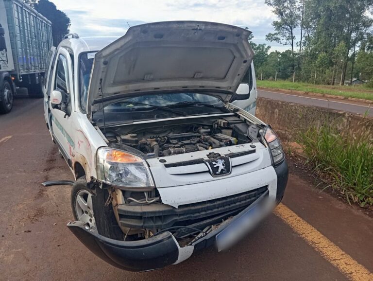 Colisión entre un colectivo y auto frente a La Eugenia imagen-14