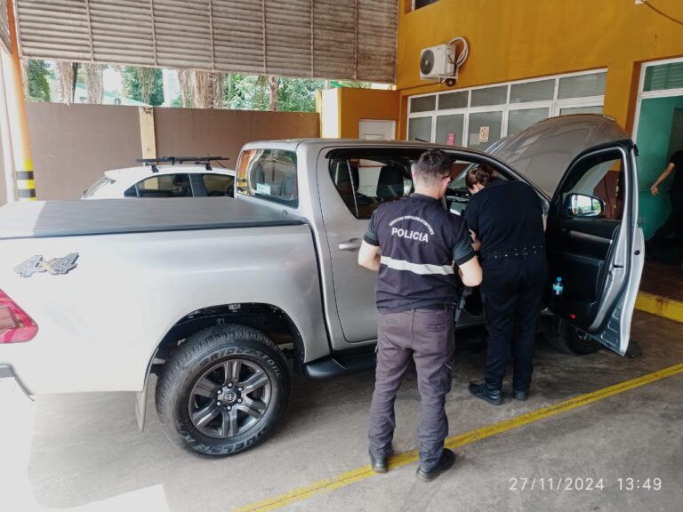 Pareja de estafadores prófugos fueron capturados con un vehículo robado en La Pampa imagen-3