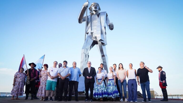 Passalacqua participó de la vigilia en honor a Andrés Guacurarí imagen-47