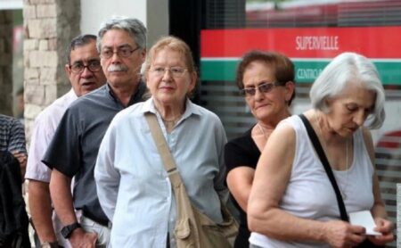 El Gobierno dio a conocer el aumento de jubilados y pensionados para diciembre: cuánto cobrará la mínima imagen-7