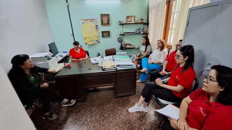 Ante denuncias contra un docente por violencia hacia los alumnos, Defensora de los Derechos de los NNyA se reunió con directivos de la Escuela de Comercio 18 imagen-48