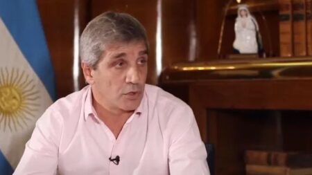 Luis Caputo aseguró que comenzaron charlas con el FMI por un nuevo acuerdo y podrían entrar fondos frescos imagen-3